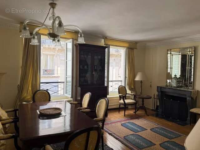 Paris 1er - Etienne Marcel - 2/3 pièces - 53,90m² - 3ème étage - 620 000 euros. - photo 2