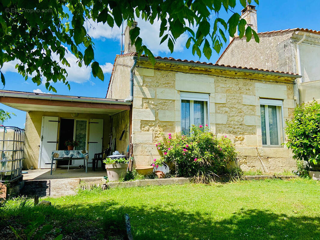 Maison à COUQUEQUES