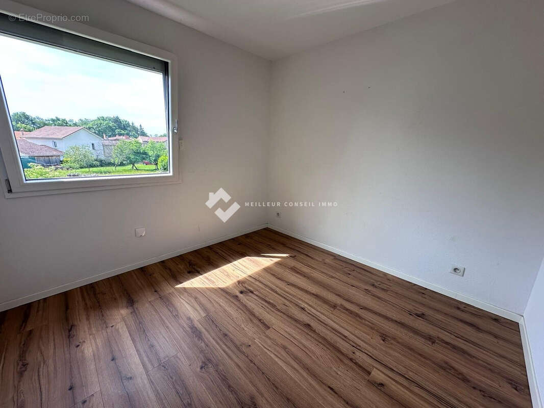 Maison 69 m² à Dorat  - photo 4