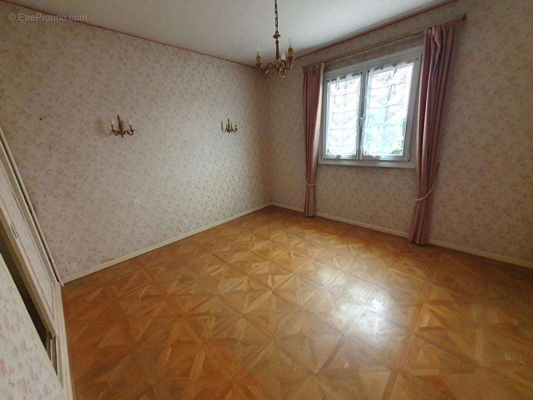 Maison à SAINT-DOULCHARD