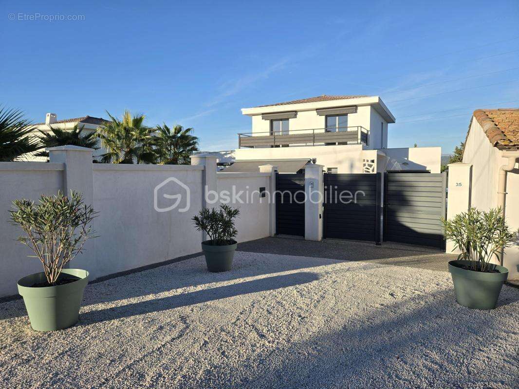 Maison à PUGET-SUR-ARGENS