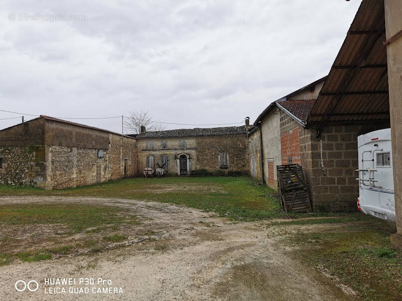 Maison à VILLEGOUGE