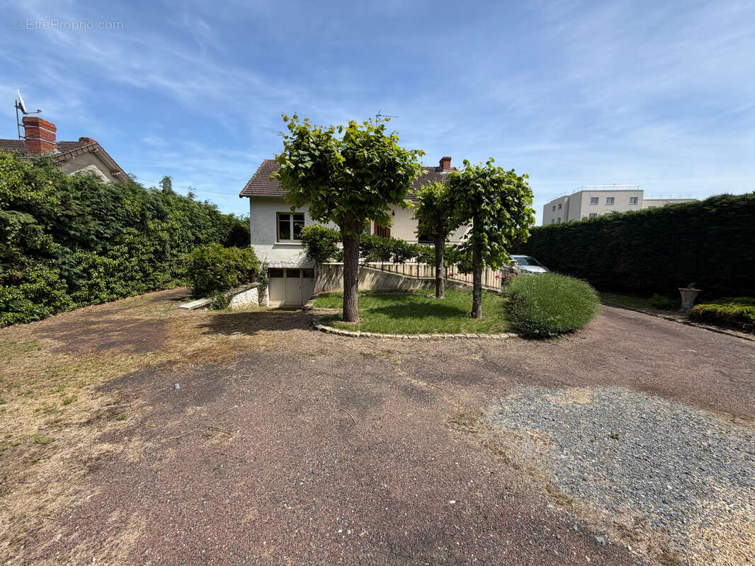 Maison 2 chambres + garage - dependance - terrain - photo 10
