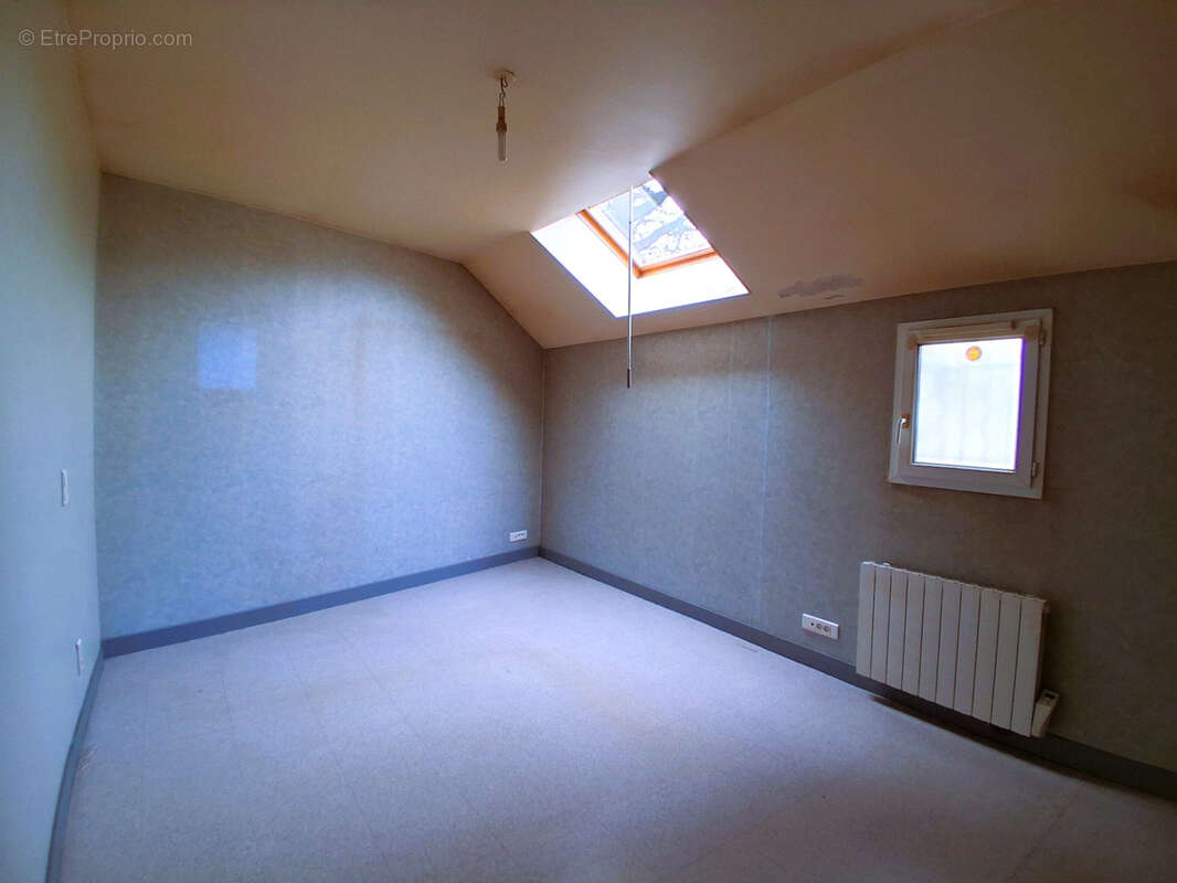 Immeuble de rapport - 5 logements 273m2 habitable + dependances - photo 13