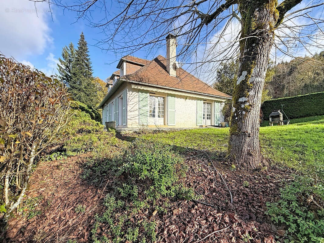 Maison à SAINT-CYR-LA-ROCHE
