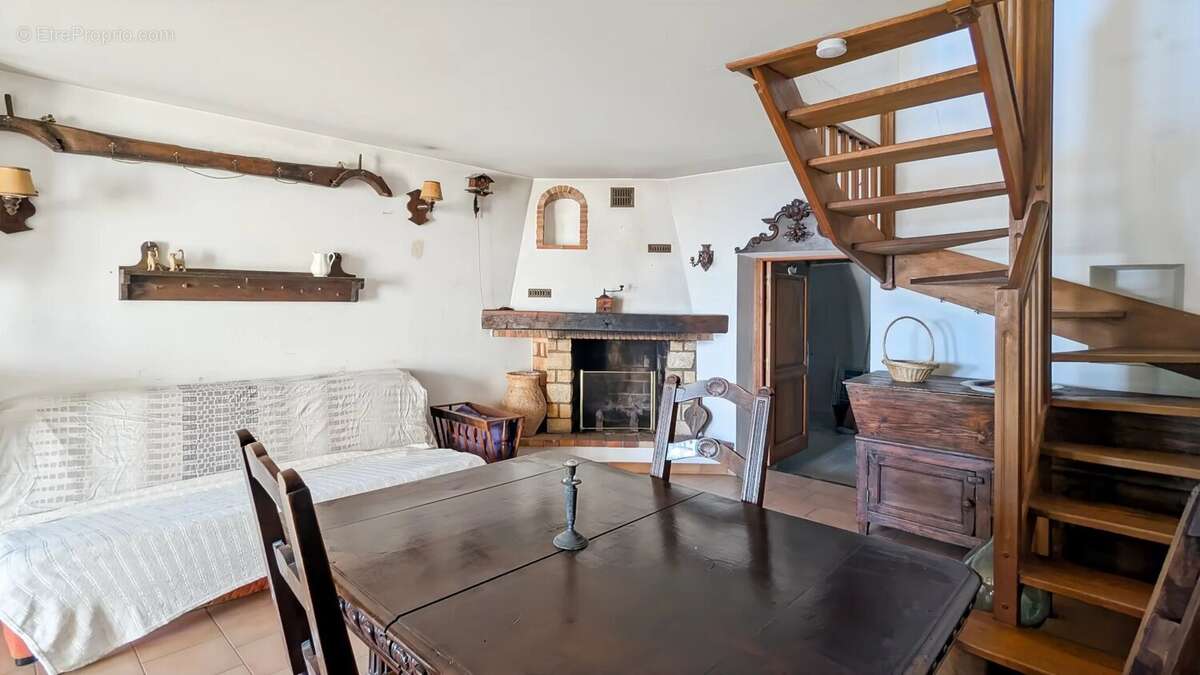 Appartement à GILETTE