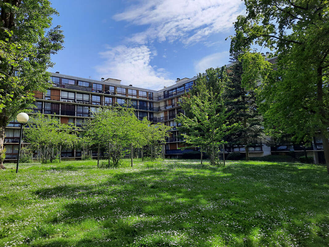 Appartement à FONTENAY-LE-FLEURY