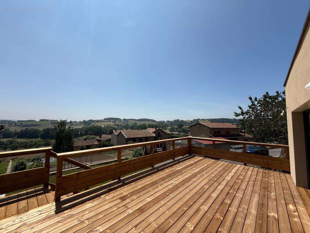 Maison à SAINT-LAURENT-DE-CHAMOUSSET