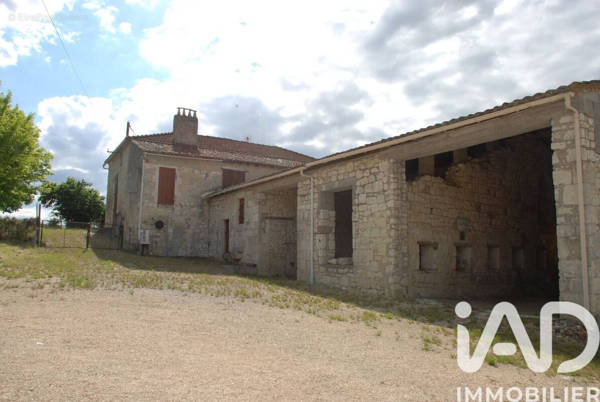 Photo 1 - Maison à SAINT-ASTIER