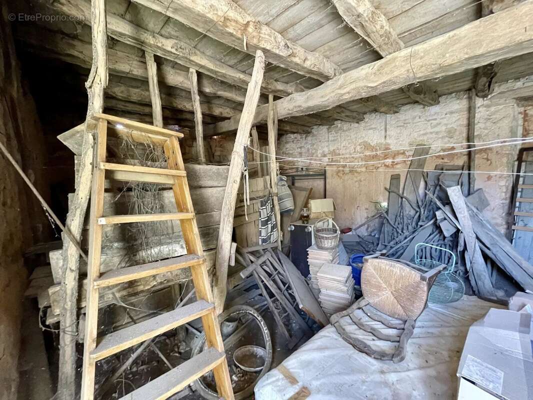 Maison et deux granges à rénover - photo 12