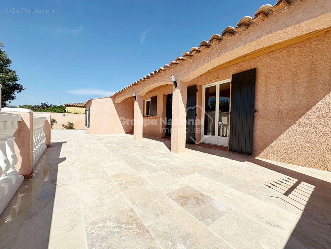 Exclusivité à Salon de Provence : Superbe maison 6 pièces avec piscine au quartier Bel-Air - La Crau - photo 17