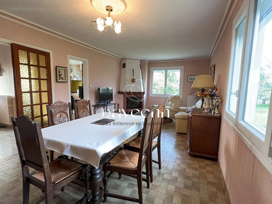 Maison à SAINT-AVE
