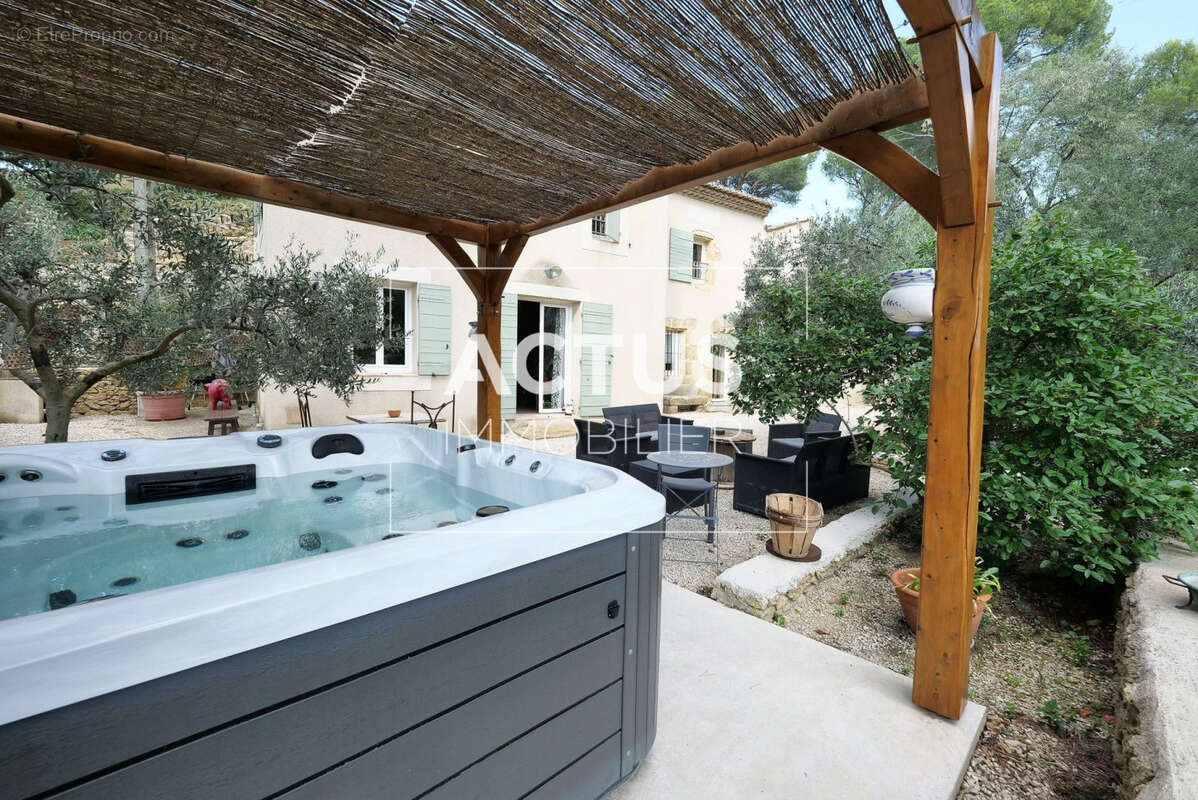 Maison 186 m² à Salon-De-Provence  - photo 2