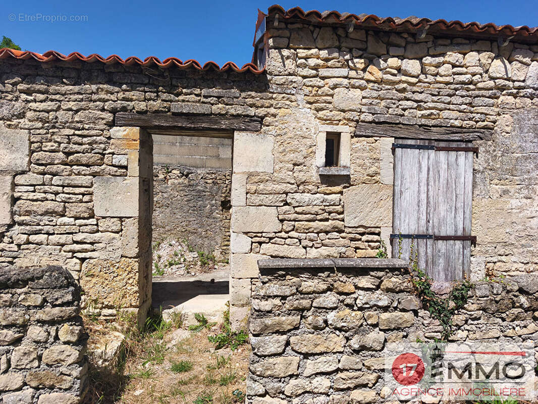 Maison  Atypique Thaire  à Finir de rénover - photo 3