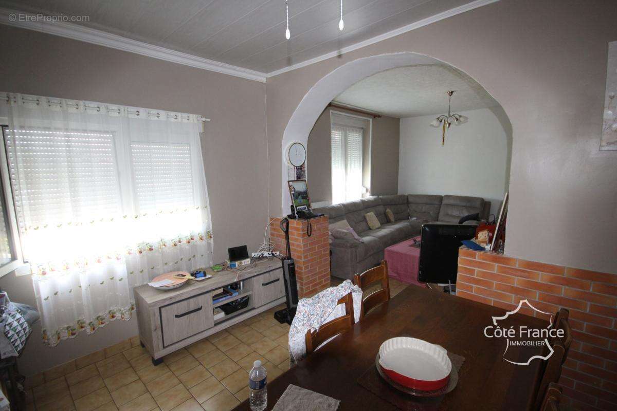 GIVET maison d'habitation 4 chambres avec terrain et garage - photo 5