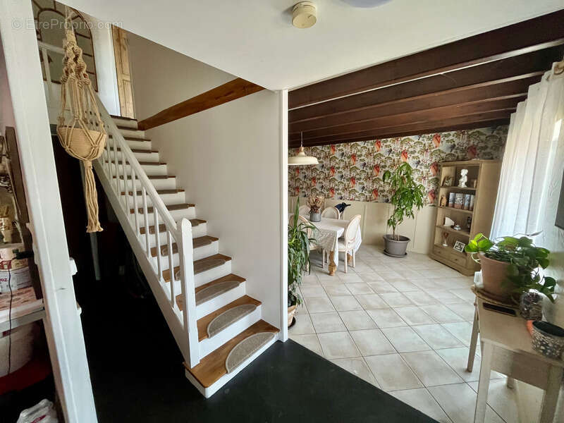 Maison à LES MAGNILS-REIGNIERS
