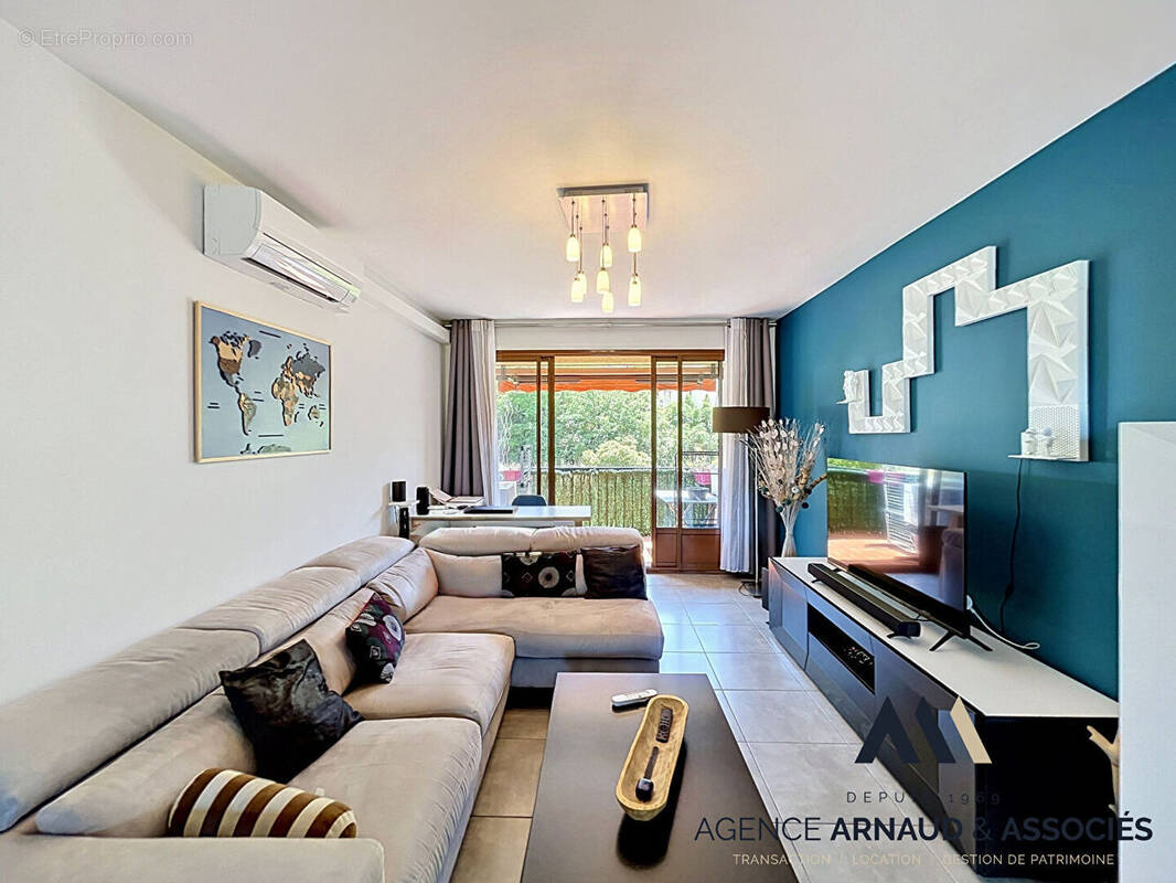 Appartement à SAINT-CYR-SUR-MER