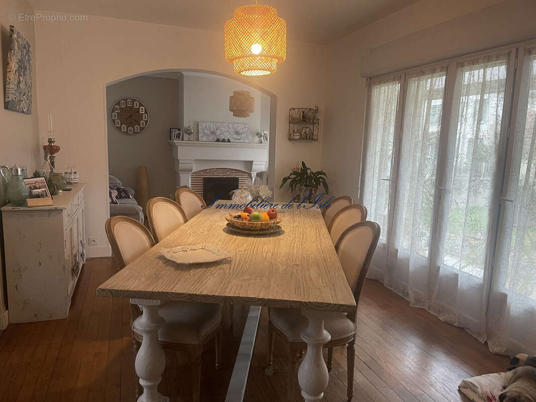 Maison à SAINT-LEON-SUR-L&#039;ISLE