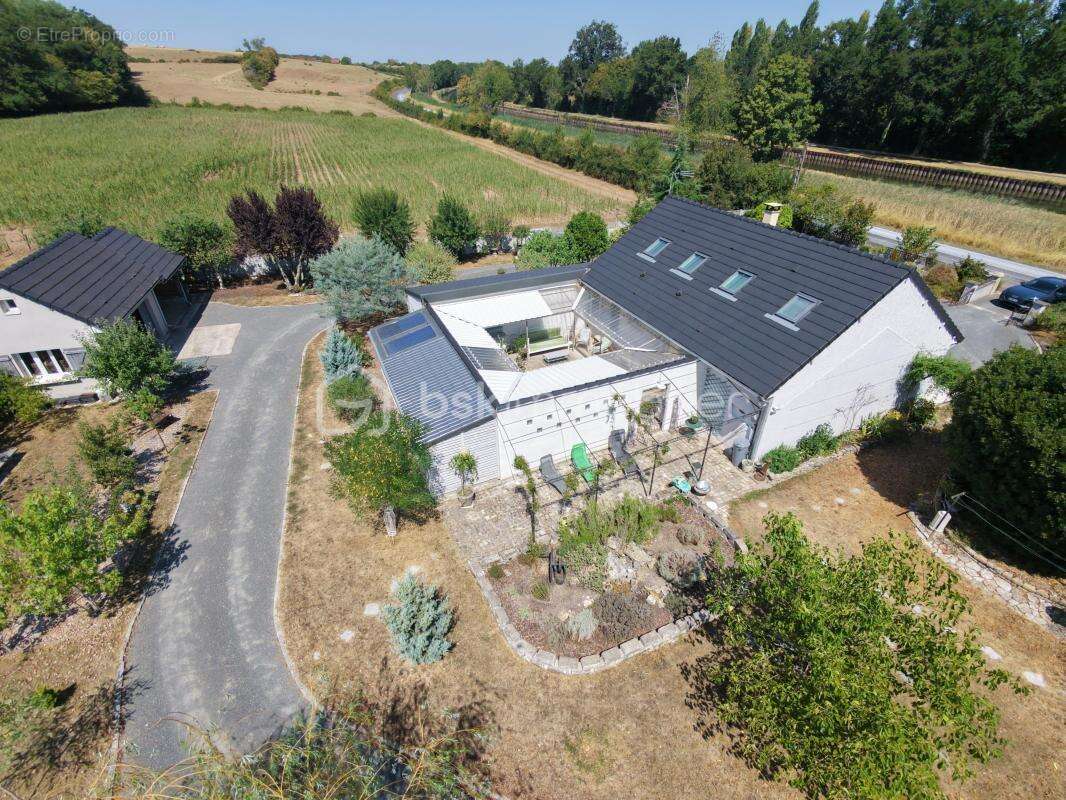 Magnifique Pavillon de plain pied de 149m² avec patio et dépendances à Avril sur Loire - photo 29