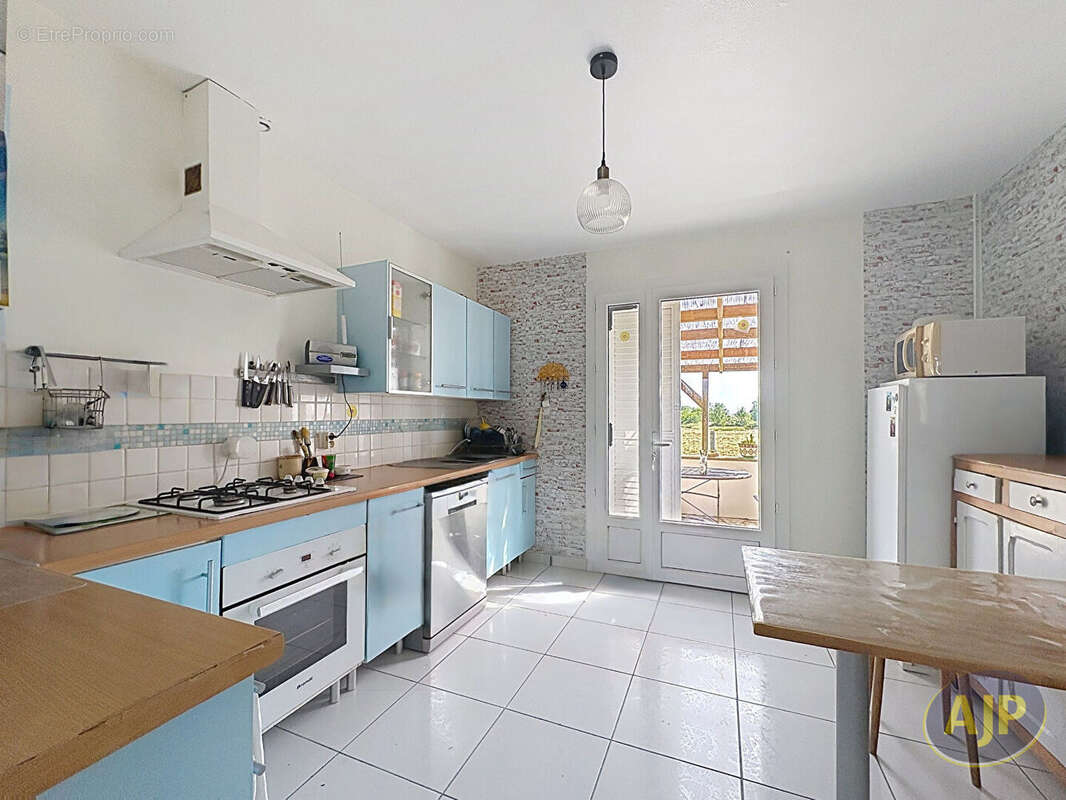 SAINT-DENIS-DU-PAYRE - Charmante maison de plain-pied 123 m² - photo 6