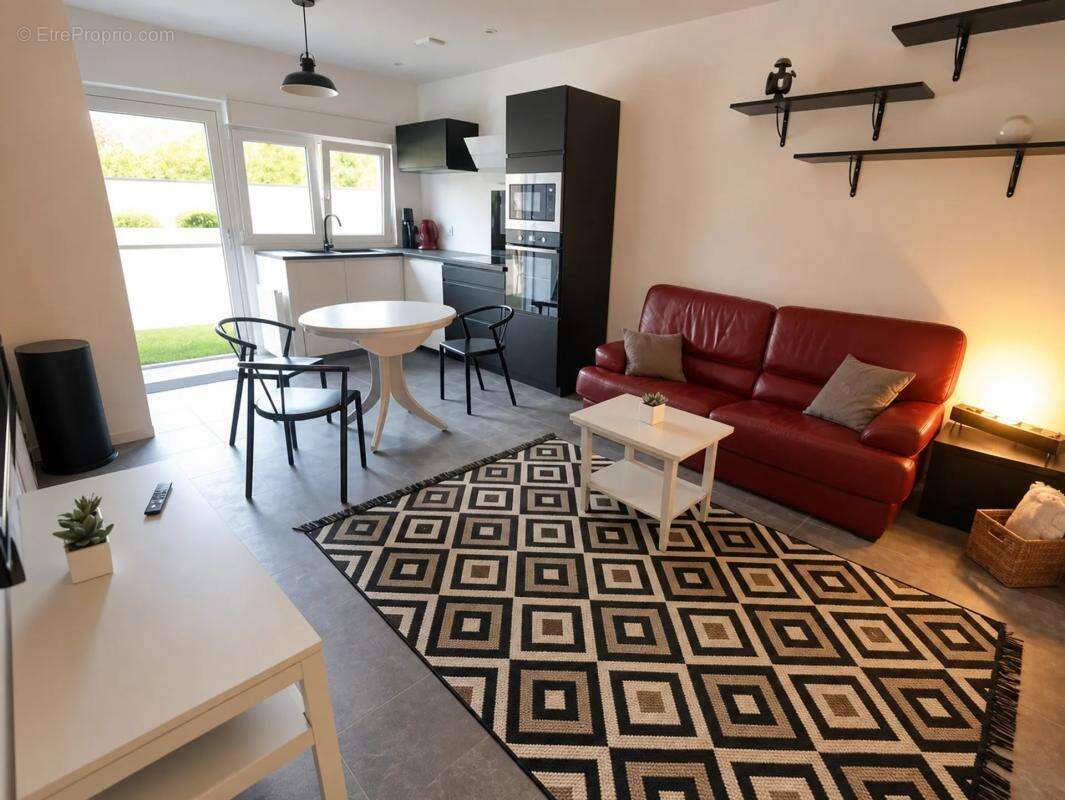 Maison de 10 pièces de 200 m² à Bourges - photo 2