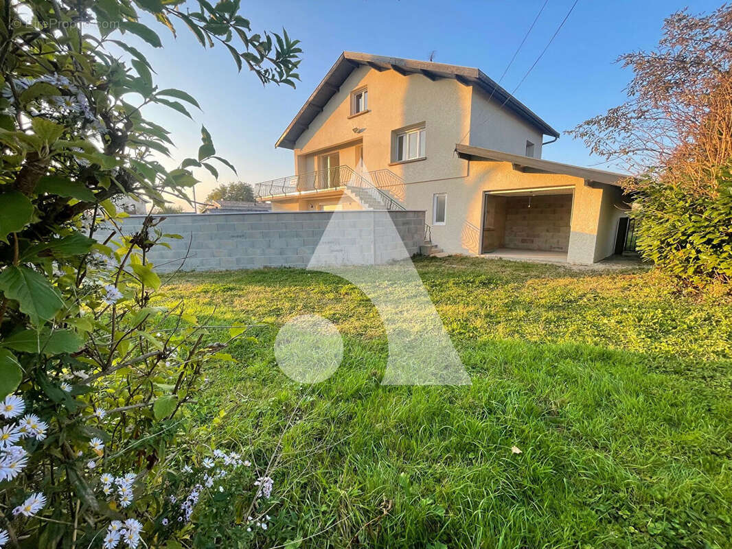 Appartement à REYRIEUX