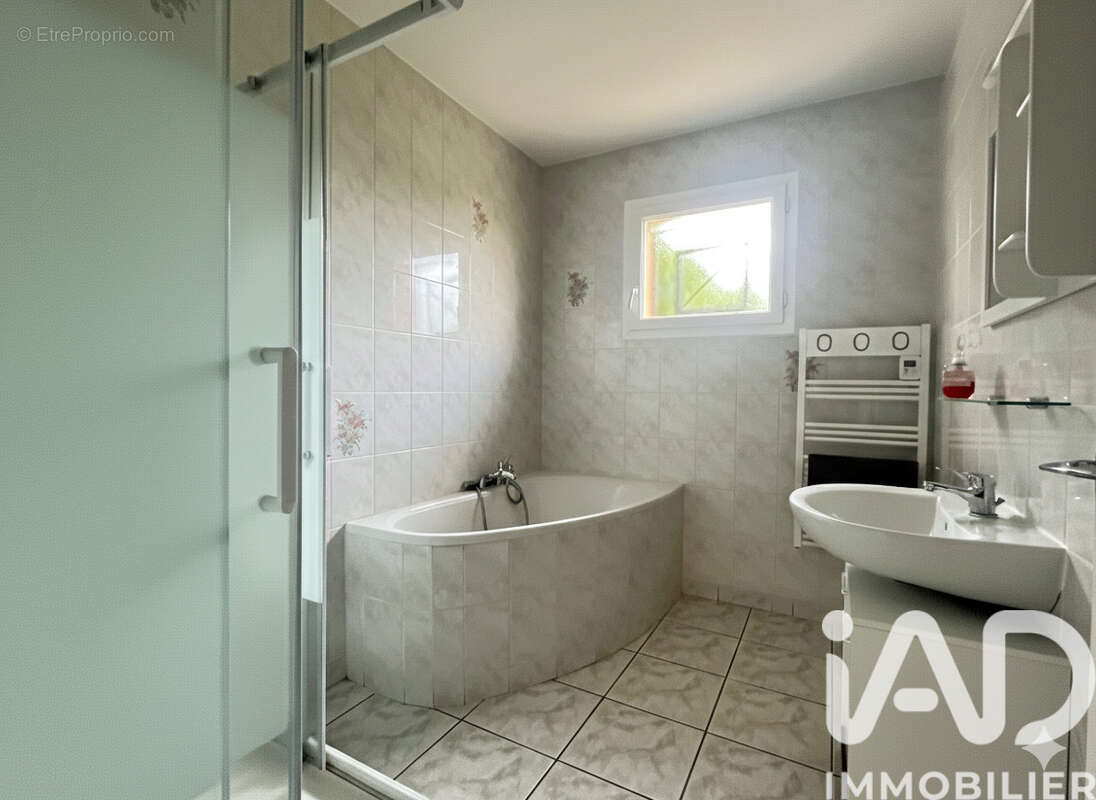 Maison 100 m² à Gujan-Mestras  - photo 4