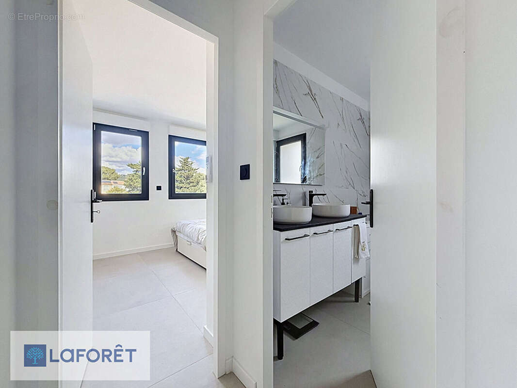 Appartement à SIX-FOURS-LES-PLAGES