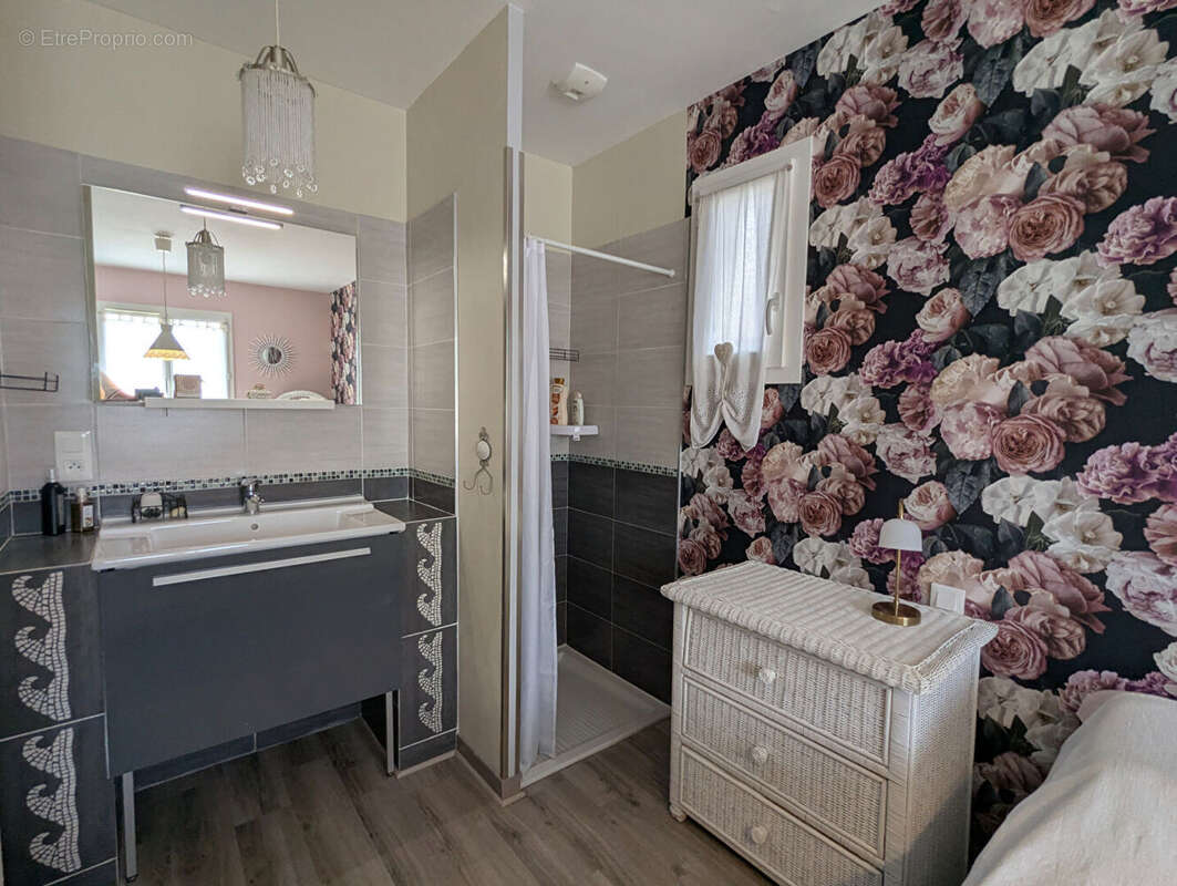 SALERNES, maison de plain-pied, 3 chambres, piscine au calme - photo 12