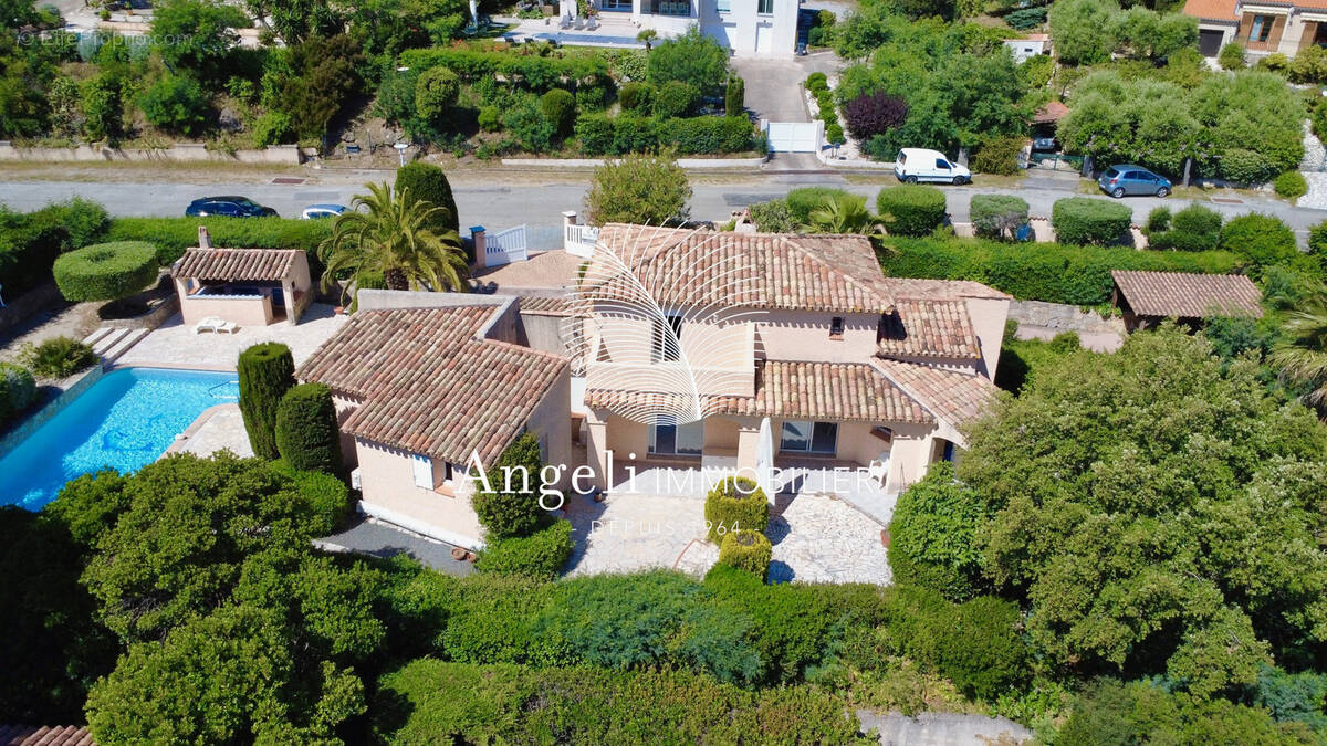 Maison à ROQUEBRUNE-SUR-ARGENS