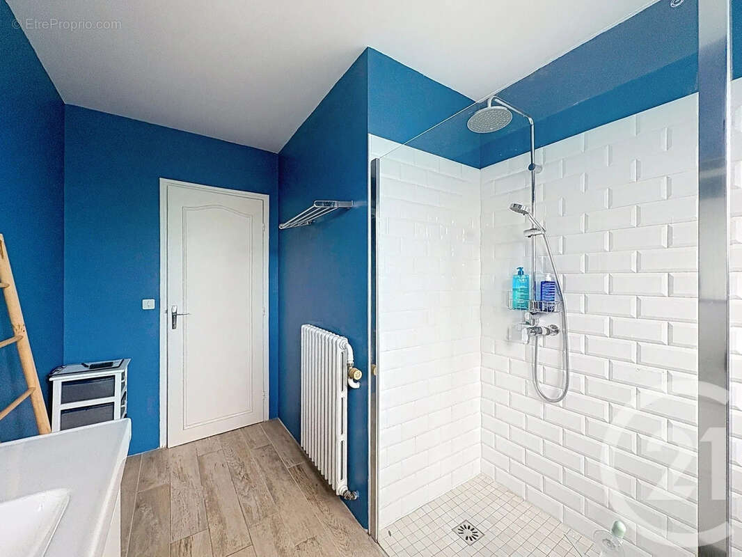 Maison 111 m² à Saint-Andre-Les-Vergers  - photo 8