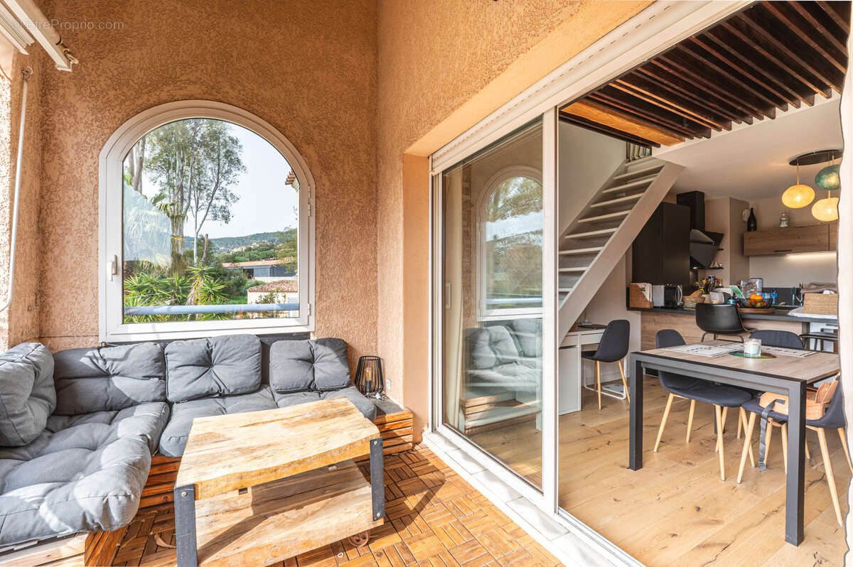 Exclusivité   duplex t2 rénové avec terrasse, parking et cave a bormes les mimosas, très proche lavandou - photo 5