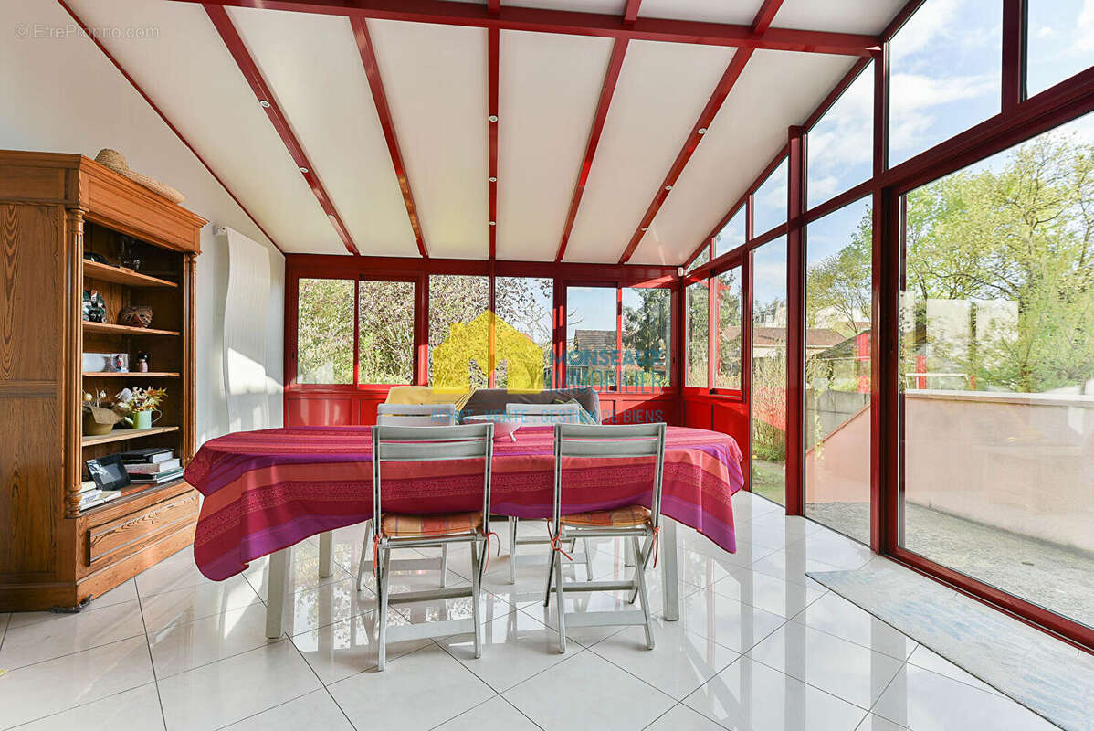 Maison à SAINTE-GENEVIEVE-DES-BOIS