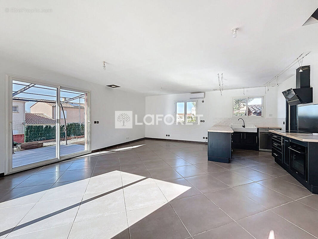 Maison à VILLELONGUE-DELS-MONTS