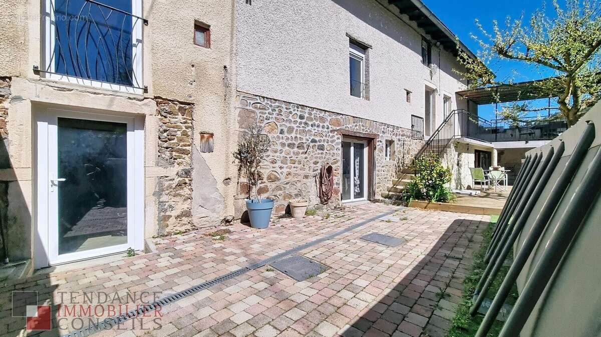 Maison à VAUX-EN-BEAUJOLAIS