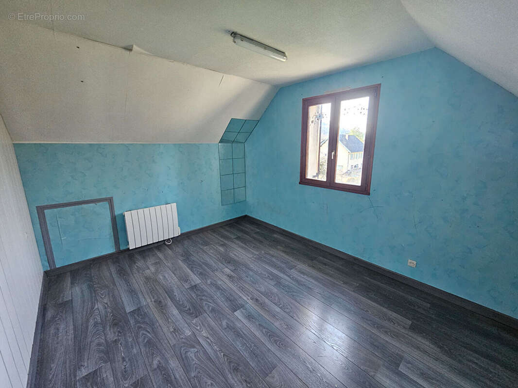 Maison à MONNET-LA-VILLE