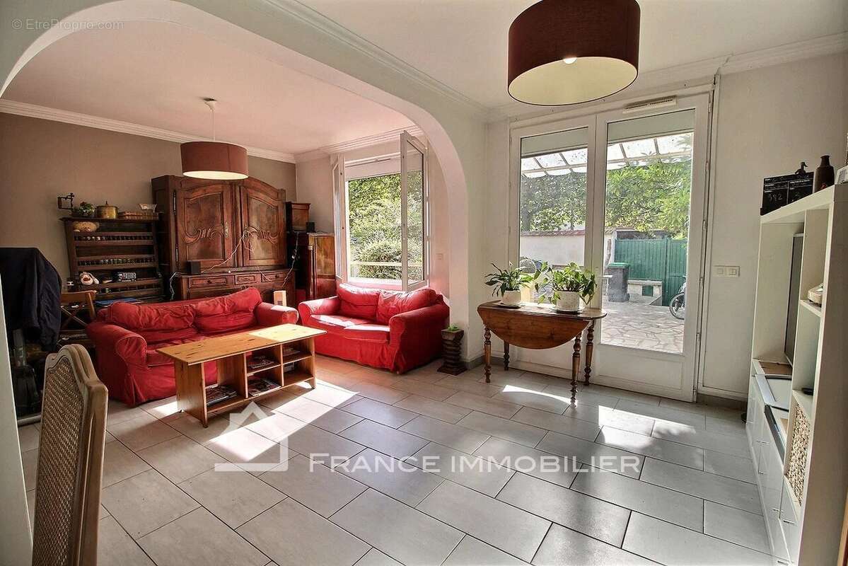 Maison 150 m² à Saint-Maur-Des-Fosses  - photo 2