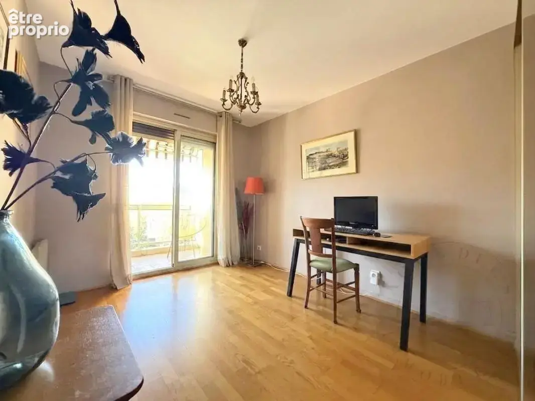 Appartement T4 de 108 m² - 3 Chambres - LYON 3 - photo 6