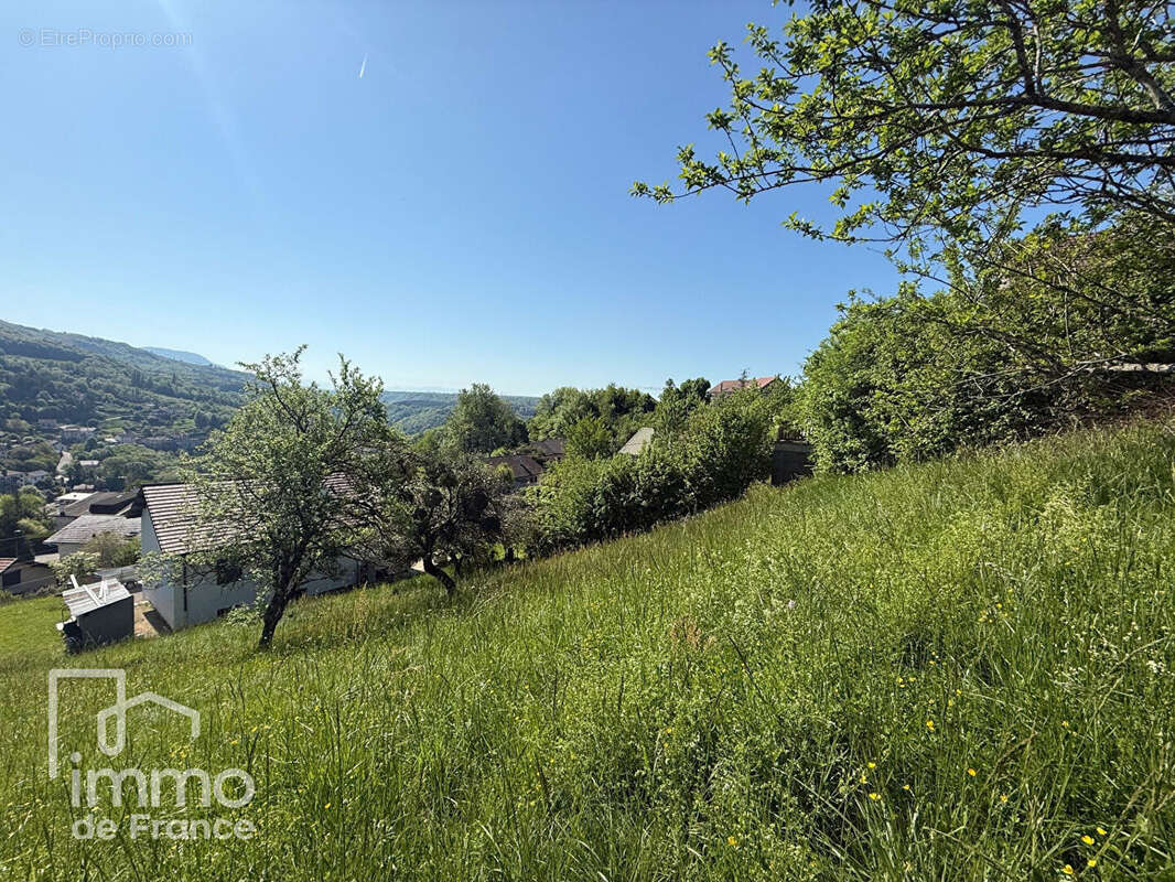 Terrain à BELLEGARDE-SUR-VALSERINE