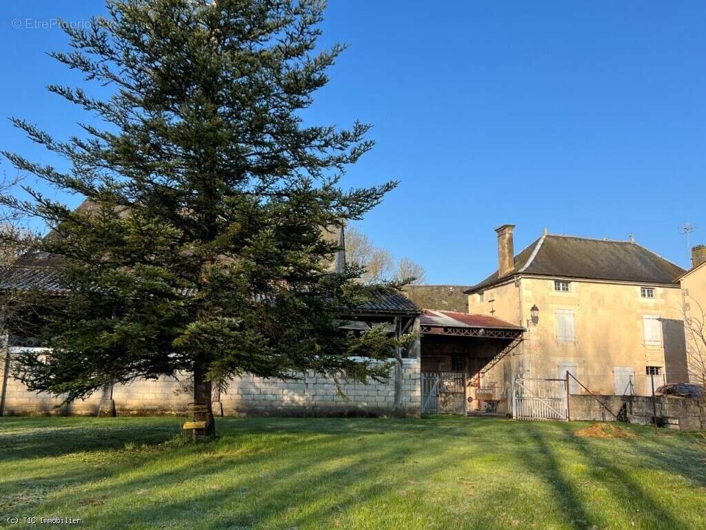 Maison à VERTEUIL-SUR-CHARENTE