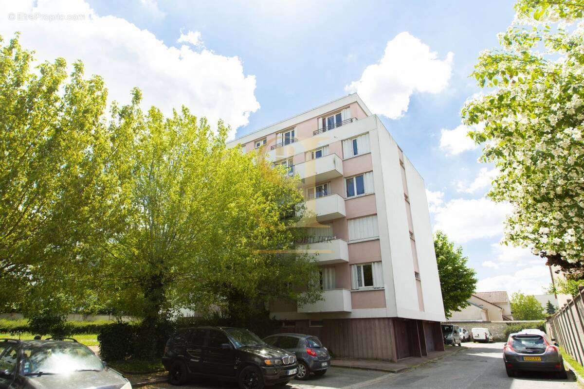 Appartement à CORBEIL-ESSONNES