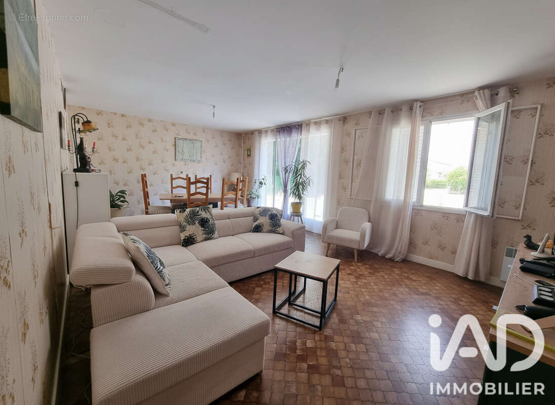 Maison 95 m² à Saint-Pierre-D'exideuil  - photo 3