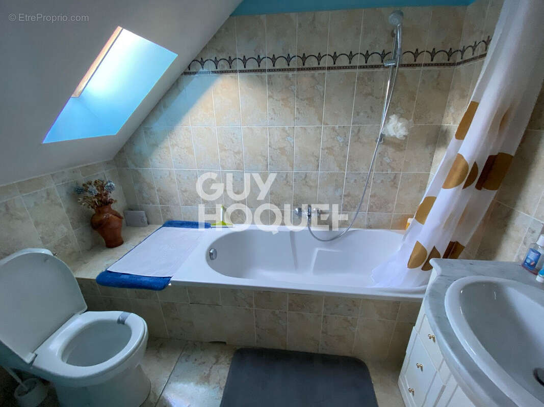 Maison à VENEUX-LES-SABLONS