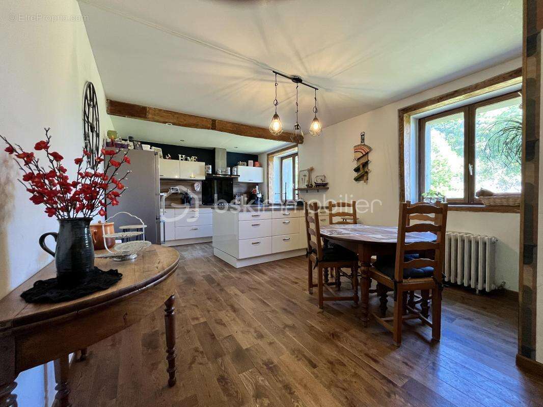 Ancienne ferme rénovée 4 chambres – Terrain 1 700 m² – Entrelacs - photo 2