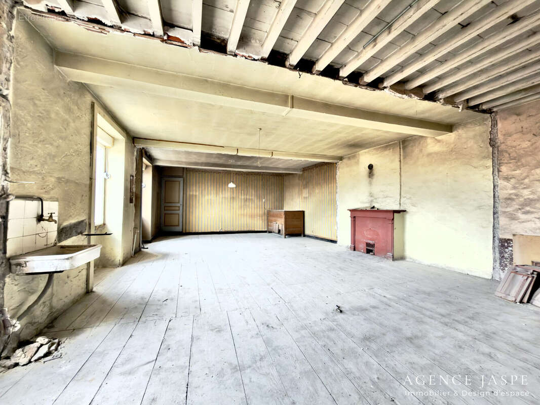 Appartement à SURY-LE-COMTAL