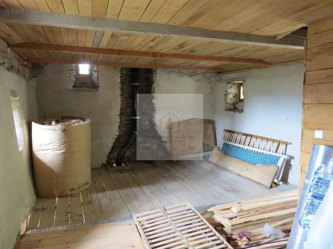Maison à SAINT-GERMAIN-DE-CALBERTE