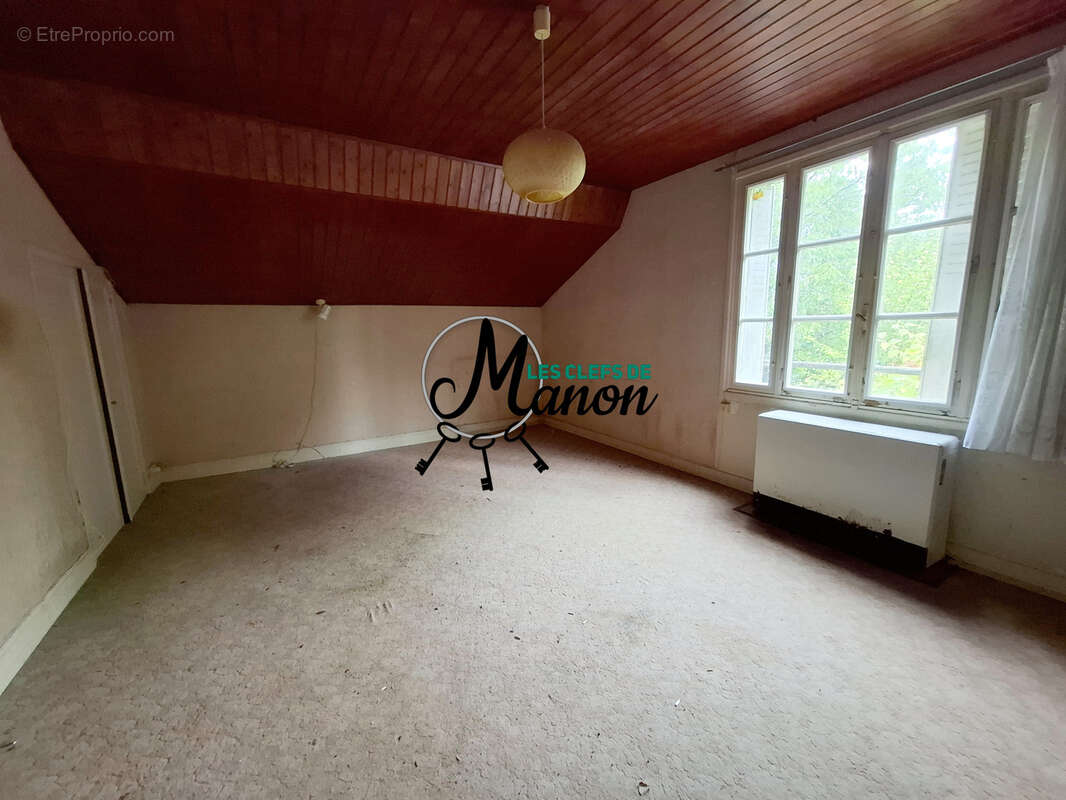 Maison à SAINT-SULPICE-LES-FEUILLES