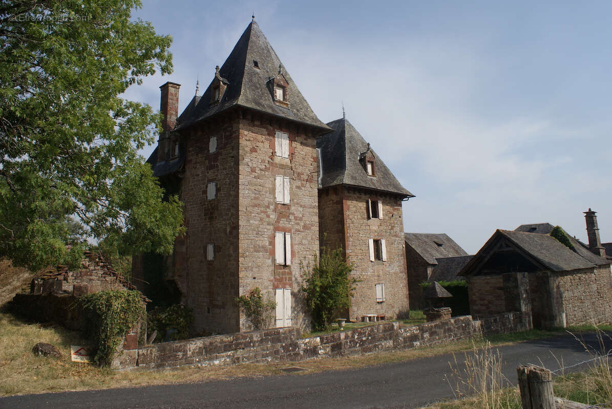 Chateau a renove sur terrain d'environ 10911m2 - photo 50
