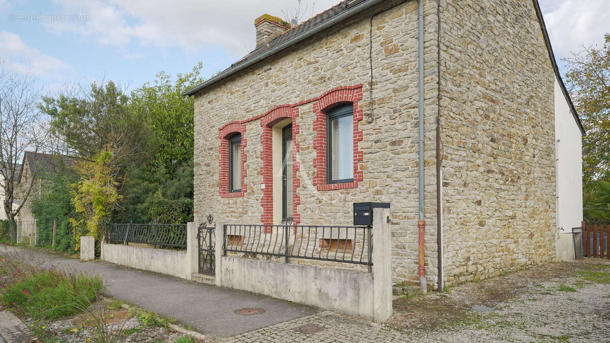 Maison à LE ROC-SAINT-ANDRE