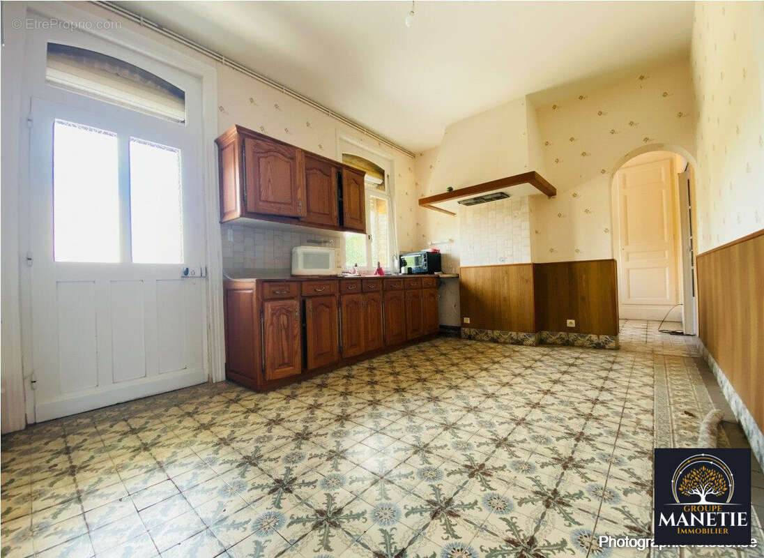 Maison 136 m² à Courcelles-Le-Comte  - photo 2